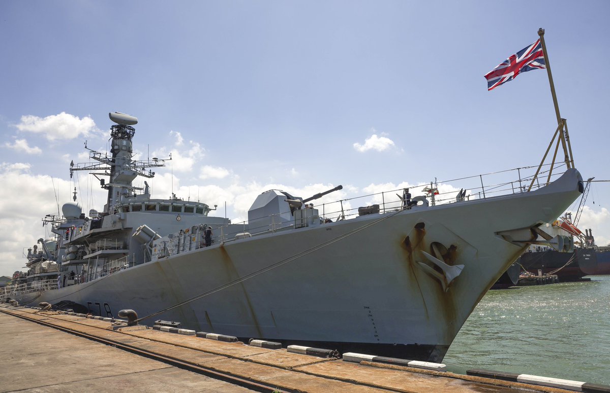 British frigate HMS KENT F78 was in Sri Lanka this week for maintenance then operated with Sri Lankan patrol ship SAMUDURA P621, the former US Coast Guard cutter COURAGEOUS WMEC622, transferred in 2004. Launched in 1967 at Lorain, Ohio, COURAGOUS is still going strong